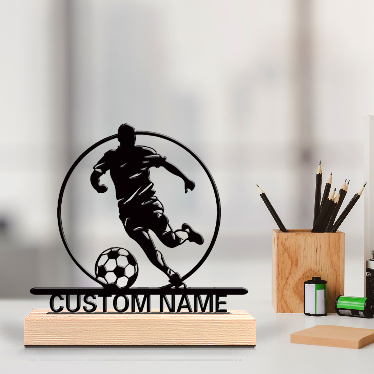 Woodworking Laser - カスタムサッカー選手メタル像（名前入り）、木製台座付きテーブルデコレーション、サッカーファンへのギフト、誕生日/祝日/自宅/オフィス装飾